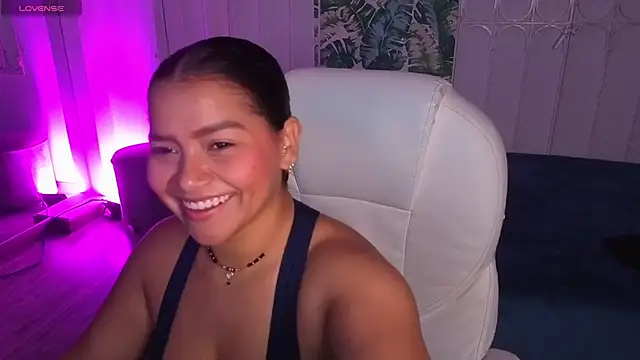 Snapshot of loly_marce chatting on May 21, 7:21 pm loly marce online show from May 21, 7:21 pm
