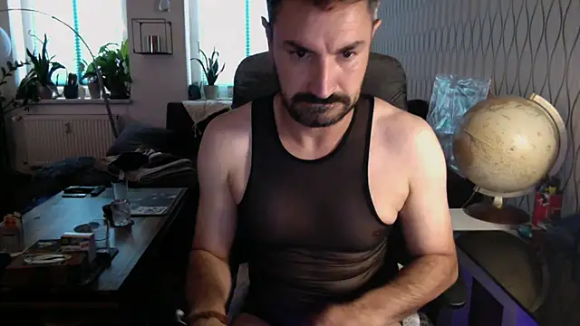 Snapshot of tomz0819 chatting on July 6, 12:24 pm tomz0819 online show from July 6, 12:24 pm