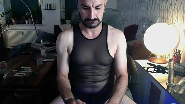 Snapshot of tomz0819 chatting on July 7, 8:13 pm tomz0819 online show from July 7, 8:13 pm