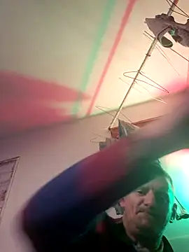 Snapshot of BigDDave6979 chatting on February 2, 2:32 am BigDDave6979 online show from February 2, 2:32 am