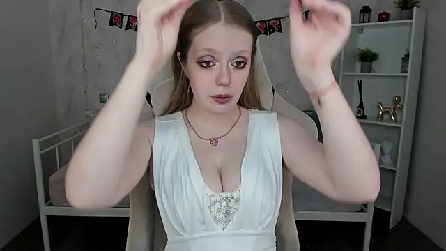 Snapshot of Polly__Cutie chatting on October 22, 5:41 am Polly Cutie online show from October 22, 5:41 am