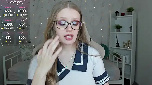 Snapshot of Polly__Cutie chatting on November 5, 5:40 am Polly Cutie online show from November 5, 5:40 am