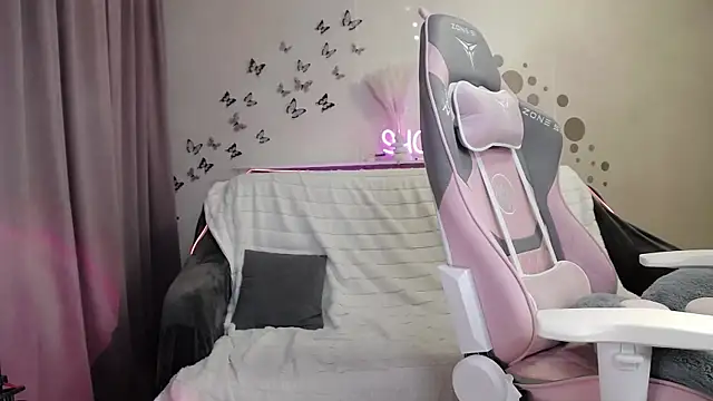 SweetCupcaks online show from March 13, 4:45 pm