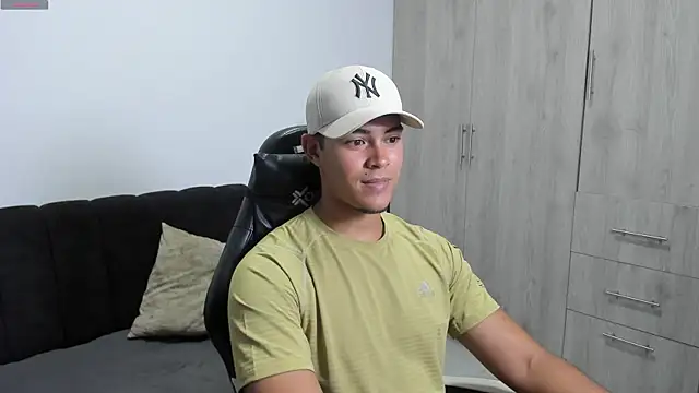 Snapshot of Iamdylan777 chatting on July 25, 4:43 am Iamdylan777 online show from July 25, 4:43 am