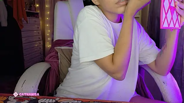 Snapshot of AllisonCatUwU chatting on November 1, 4:20 pm AllisonCatUwU online show from November 1, 4:20 pm