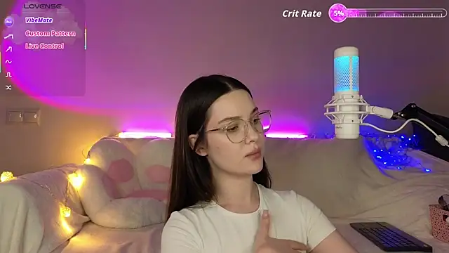 Snapshot of AokiAnna chatting on November 24, 7:19 am AokiAnna online show from November 24, 7:19 am