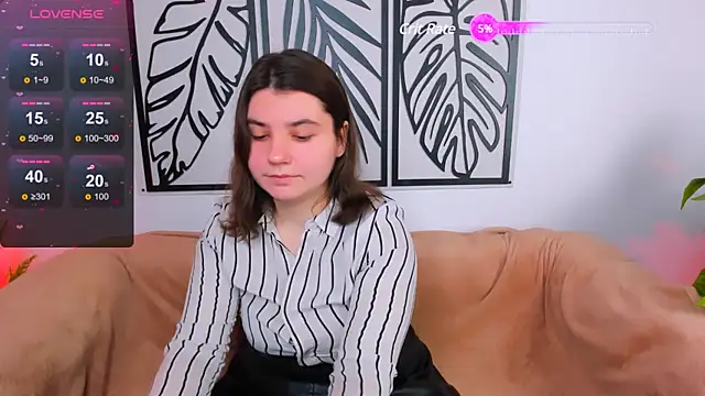Snapshot of Viola__Shy chatting on January 25, 8:31 pm Viola Shy online show from January 25, 8:31 pm