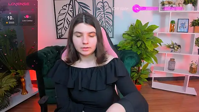 Snapshot of Viola__Shy chatting on February 13, 9:06 pm Viola Shy online show from February 13, 9:06 pm