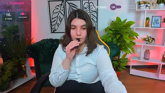 Snapshot of Viola__Shy chatting on March 5, 12:27 am Viola Shy online show from March 5, 12:27 am
