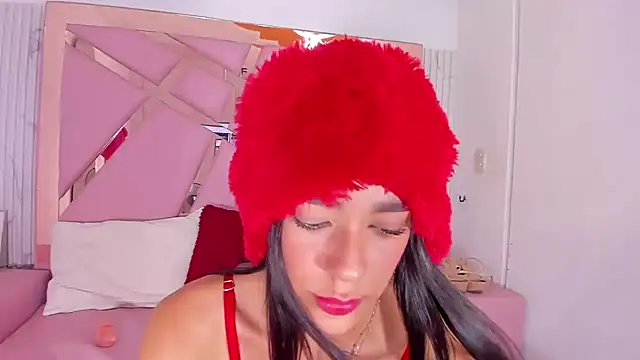Snapshot of EmmyCruzZ chatting on December 24, 7:39 am EmmyCruzZ online show from December 24, 7:39 am