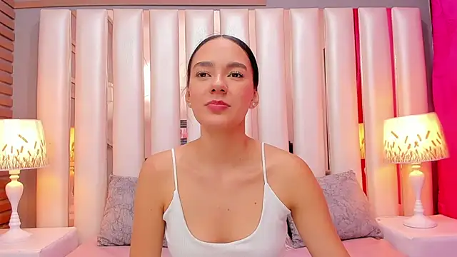 EmmyCruzZ online show from February 13, 7:21 pm