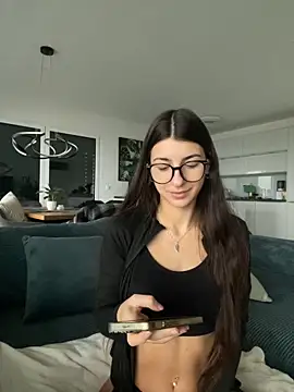 Snapshot of Wildberry_ chatting on November 17, 8:09 am Wildberry online show from November 17, 8:09 am