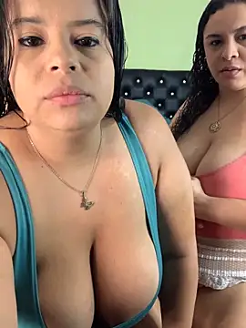 Snapshot of twocurvylatins chatting on November 23, 10:31 pm twocurvylatins online show from November 23, 10:31 pm