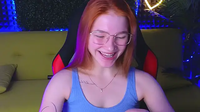 Snapshot of erikabrian chatting on December 10, 4:34 am erikabrian online show from December 10, 4:34 am