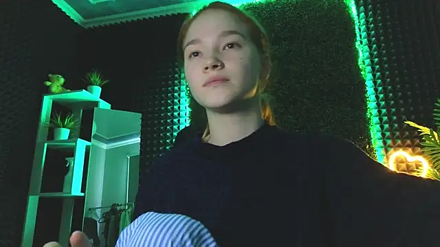 Snapshot of erikabrian chatting on December 28, 4:41 am erikabrian online show from December 28, 4:41 am