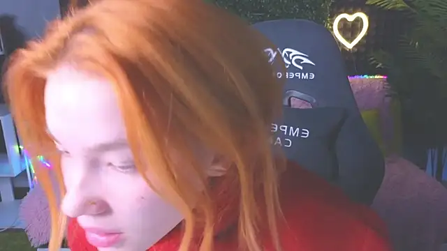 Snapshot of erikabrian chatting on October 3, 1:35 am erikabrian online show from October 3, 1:35 am