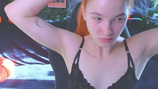 Snapshot of erikabrian chatting on October 19, 8:15 am erikabrian online show from October 19, 8:15 am