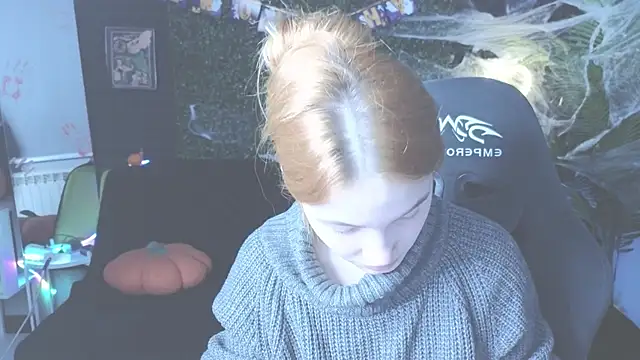 Snapshot of erikabrian chatting on October 22, 1:39 am erikabrian online show from October 22, 1:39 am