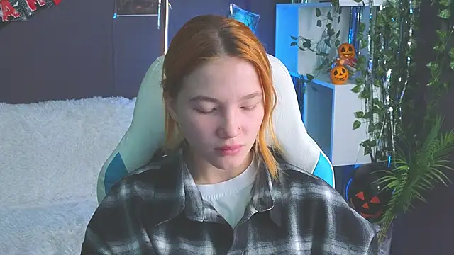 Snapshot of erikabrian chatting on November 1, 2:35 am erikabrian online show from November 1, 2:35 am