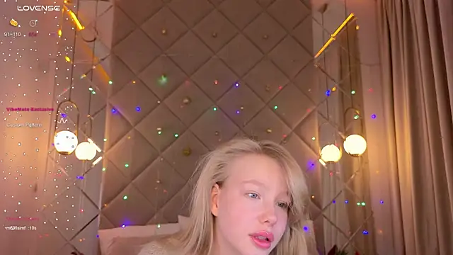 Snapshot of Sarra_Cooper chatting on December 27, 7:18 am Sarra Cooper online show from December 27, 7:18 am