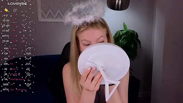 Snapshot of Sarra_Cooper chatting on January 20, 1:18 am Sarra Cooper online show from January 20, 1:18 am