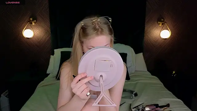 Snapshot of Sarra_Cooper chatting on March 10, 1:12 am Sarra Cooper online show from March 10, 1:12 am