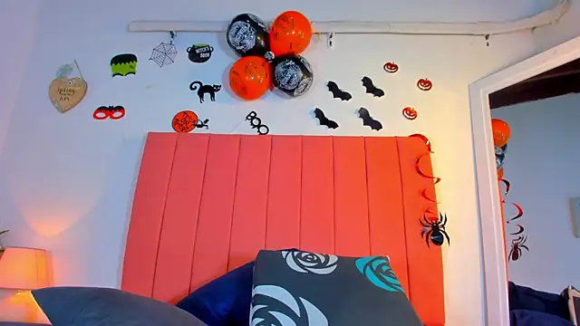 Snapshot of valen_rose0 chatting on October 29, 12:07 pm valen rose0 online show from October 29, 12:07 pm