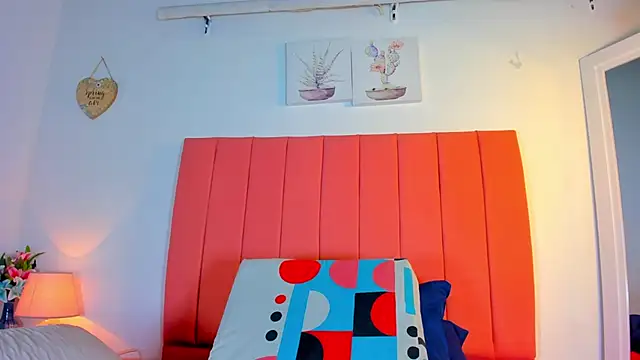 Snapshot of valen_rose0 chatting on November 4, 12:04 pm valen rose0 online show from November 4, 12:04 pm