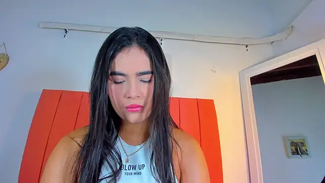 Snapshot of valen_rose0 chatting on November 26, 12:06 pm valen rose0 online show from November 26, 12:06 pm