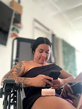 Pretty Isadora online show from November 6, 7:04 pm