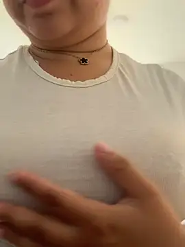 Snapshot of Pretty_Isadora chatting on June 10, 7:13 pm Pretty Isadora online show from June 10, 7:13 pm