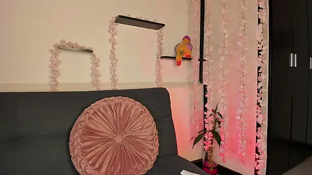 on tefa online show from February 7, 9:26 pm