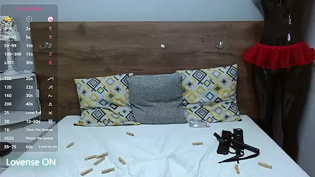 Snapshot of Hunter_Ignis chatting on January 24, 10:51 pm Hunter Ignis online show from January 24, 10:51 pm