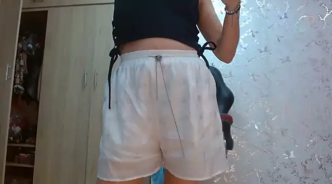 Samantabrown  online show from February 14, 10:07 am