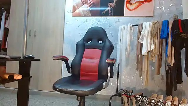 Samantabrown  online show from February 16, 11:17 am