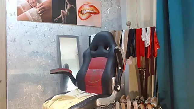 Snapshot of Samantabrown_ chatting on July 6, 10:56 am Samantabrown online show from July 6, 10:56 am