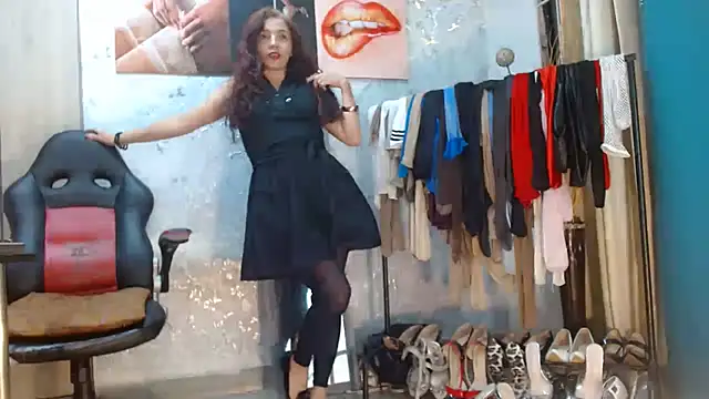 Snapshot of Samantabrown_ chatting on July 15, 11:15 am Samantabrown online show from July 15, 11:15 am
