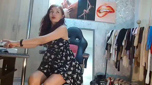 Snapshot of Samantabrown_ chatting on July 31, 11:31 am Samantabrown online show from July 31, 11:31 am