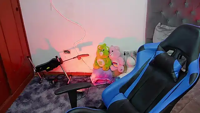 tay ler3 online show from December 9, 8:33 am