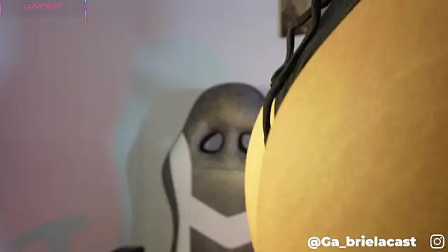 ga briela1 online show from December 1, 4:17 am