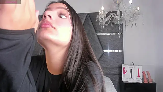 Snapshot of IsabellaGrey19 chatting on October 6, 7:22 pm IsabellaGrey19 online show from October 6, 7:22 pm