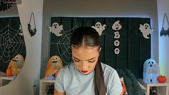 Snapshot of IsabellaGrey19 chatting on October 15, 7:25 pm IsabellaGrey19 online show from October 15, 7:25 pm