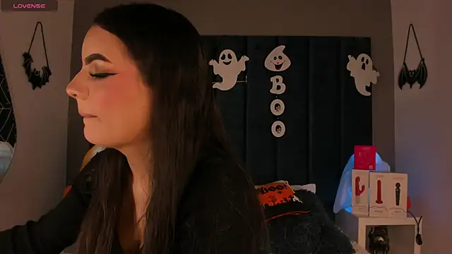 Snapshot of IsabellaGrey19 chatting on October 20, 7:25 pm IsabellaGrey19 online show from October 20, 7:25 pm