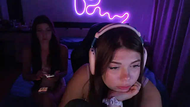 helengilmor online show from September 8, 6:29 pm