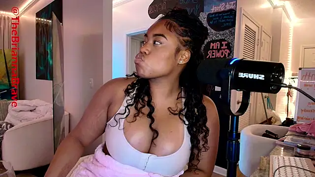 BriannaBrave online show from June 26, 11:31 pm