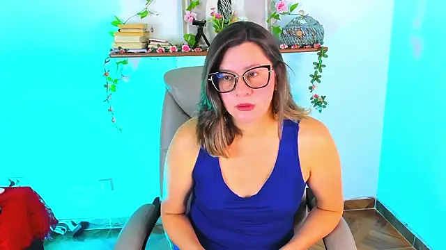 Chanelll Taylorr  online show from March 5, 9:49 am