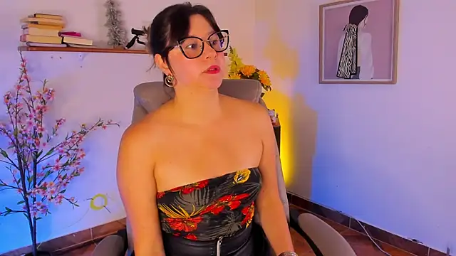 Chanelll Taylorr  online show from June 2, 1:02 pm