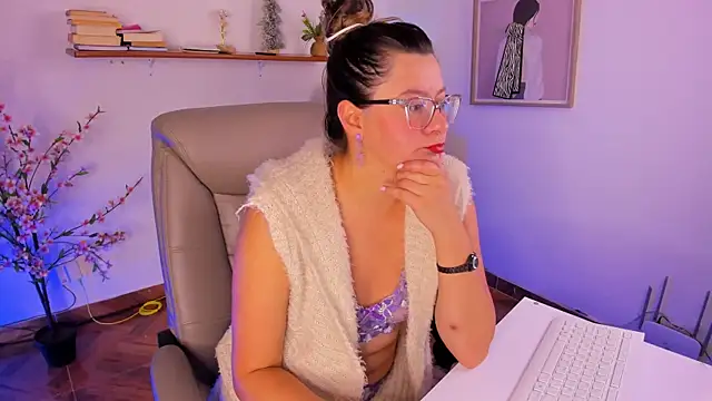 Chanelll Taylorr  online show from July 13, 9:12 am