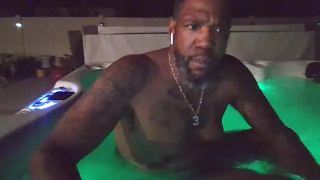 Snapshot of 3prettyboy3 chatting on November 9, 8:45 am 3prettyboy3 online show from November 9, 8:45 am