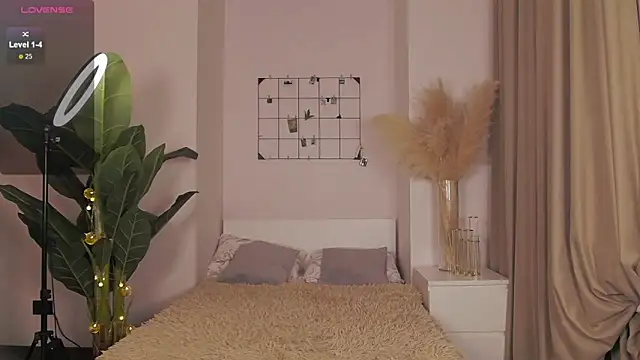 Snapshot of 1Mercedes chatting on December 12, 3:05 pm 1Mercedes online show from December 12, 3:05 pm